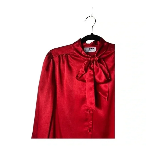 1376. VINTAGE 80’ SATIN POLY PUSSYBOW BLOUSE BY RRRRRUSS RED COLOR BUTTON DOWN - Picture 3 of 9